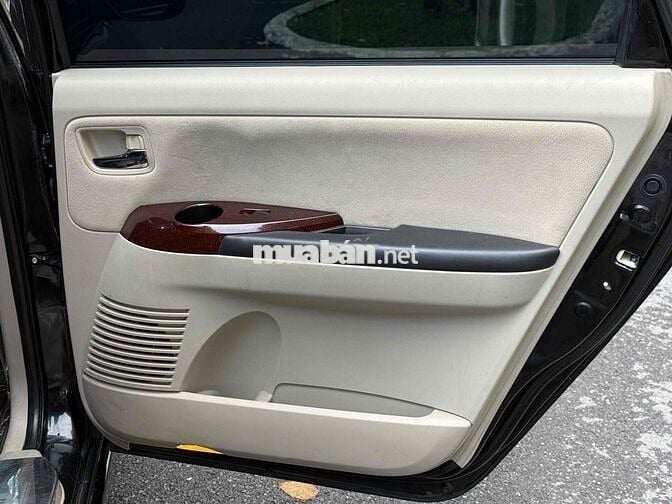 Mitsubishi Grandis 2008 2.4 AT màu đen xe zin đẹp