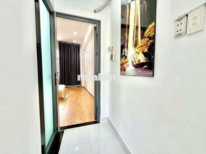 PENHOUSE 1PN 1BẾP, BAN CÔNG, FULL NỘI THẤT TẠI PHÚ NHUẬN TIỆN QUA Q1