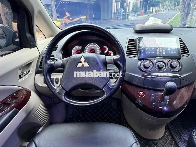 Mitsubishi Grandis 2008 2.4 AT màu đen xe zin đẹp