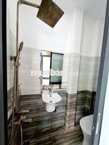 Chủ trẻ xây để ở, giờ đổi nhà lớn hơn nên bán lại giá tốt 5.35 tỷ