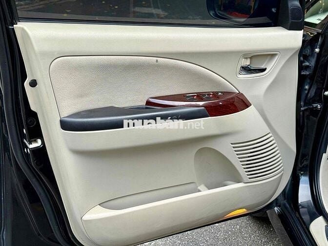 Mitsubishi Grandis 2008 2.4 AT màu đen xe zin đẹp