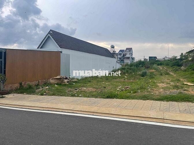 🔥600 m2 SRXD ngang 10,6m, MT đường nhựa 10m trung tâm TT Lạc Dương