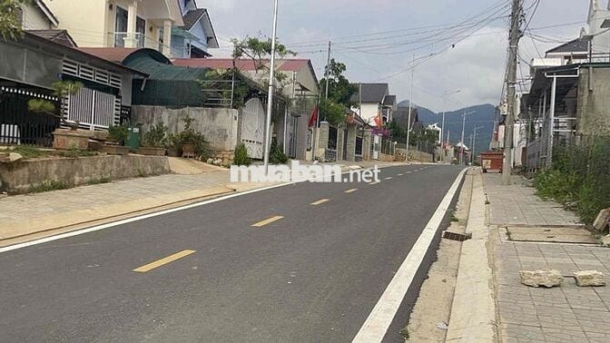 🔥600 m2 SRXD ngang 10,6m, MT đường nhựa 10m trung tâm TT Lạc Dương