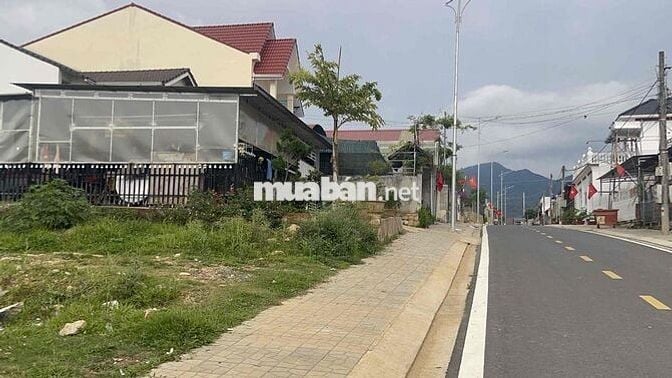 🔥600 m2 SRXD ngang 10,6m, MT đường nhựa 10m trung tâm TT Lạc Dương