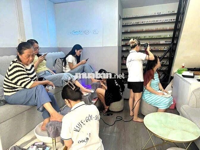 Mặt Tiền Q1  khu kinh doanh sầm uất Hot Hot
