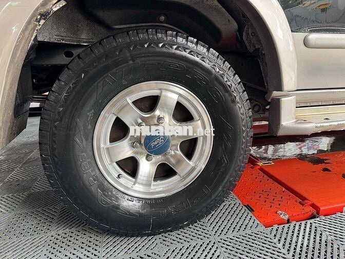 Ford Everest 2005 xăng MT