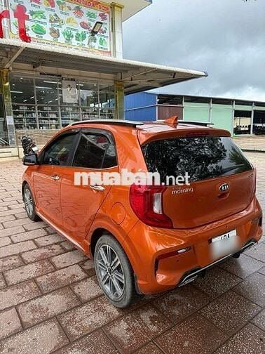 Kia Morning GT Line 2021 màu cam số tự động