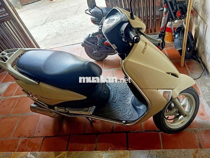 Xe máy Honda Lead 2012 màu vàng cát