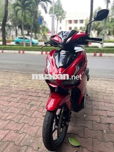 Xe máy Honda Air Blade 125 màu đỏ 2023