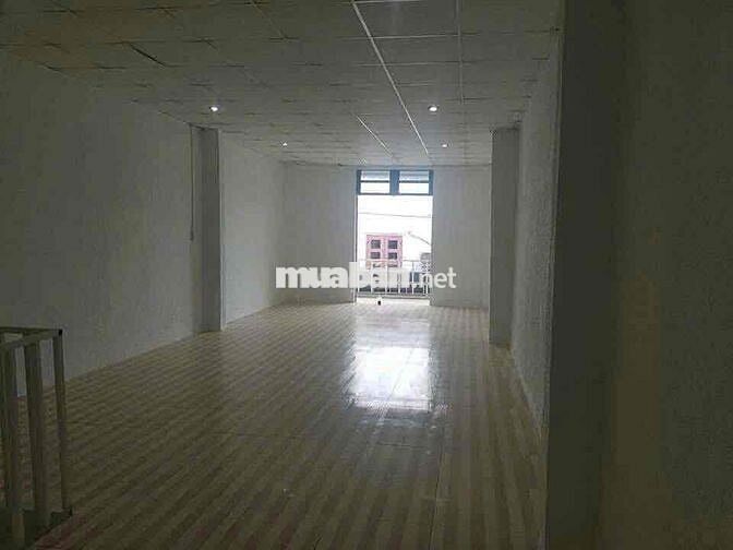 cho thuê -4x20 -dứoi -2p trên -1lầu suốt -2wc diện chính nước sach ập5