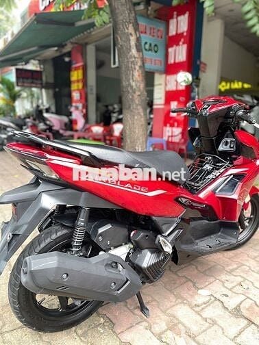 Xe máy Honda Air Blade 125 màu đỏ 2023