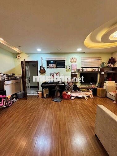 chính chủ cần bán căn 3 ngủ 2 vệ sinh số tứ quý 2222