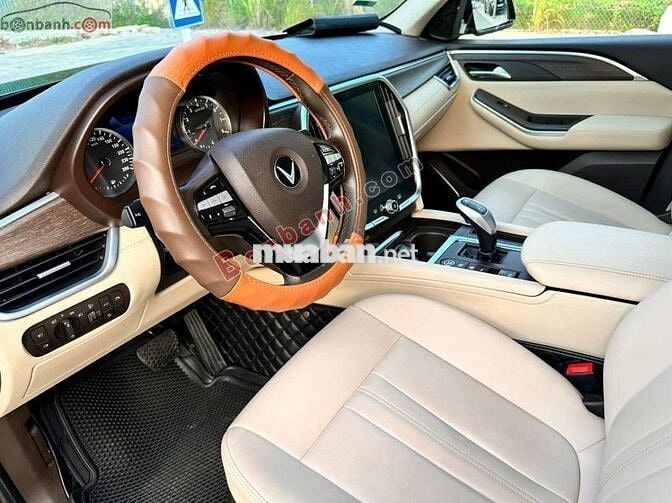 VinFast Lux SA 2.0 Premium 2.0 AT 2020 - 595 Triệu