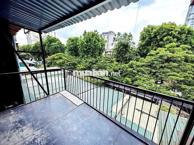Cho thuê nhà tập thể K1 mặt phố Giảng Võ.
