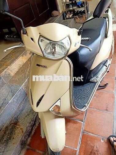 Xe máy Honda Lead 2012 màu vàng cát