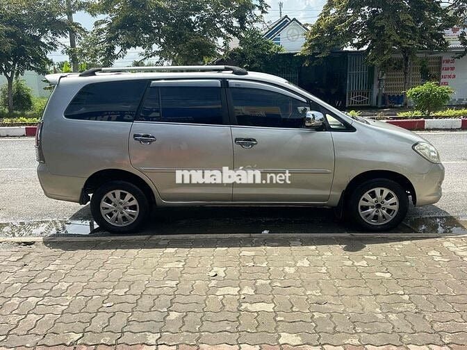 Toyota Innova 2006 J