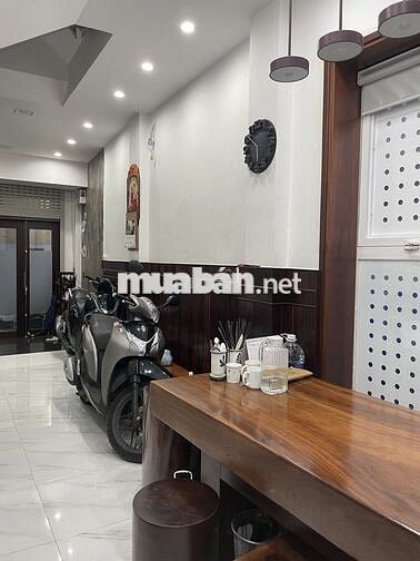 Nhà quận 1 119m2, 1 trệt, 2 lầu, 1 sân thượng, nội thất cao cấp