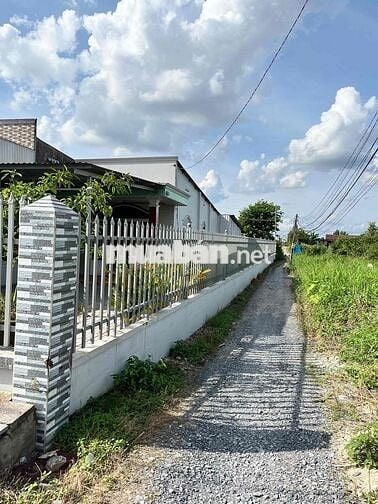 BÁN ĐẤT TẶNG NHÀ CẤP 4 , LÔ GÓC 2 MT