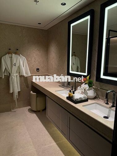 Căn 3 PN view Tràng Tiền Plaza, full nội thất 6* - QL Ritz - Carlton
