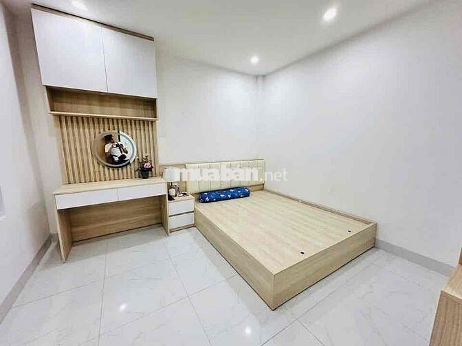 BÁN NHÀ CẦU GIẤY VỊ TRÍ ĐẸP NGÕ THÔNG BA GÁC 100M RA PHỐ FULL NỘI THẤT