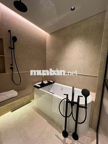 Căn 3 PN view Tràng Tiền Plaza, full nội thất 6* - QL Ritz - Carlton