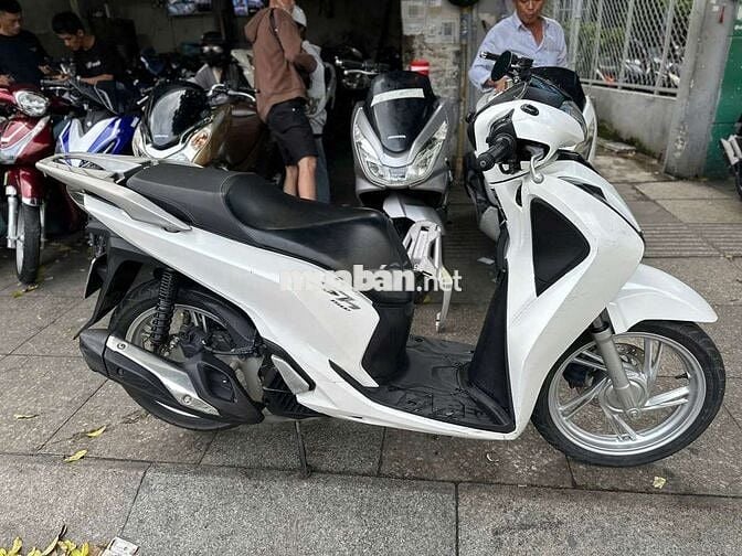 Honda SH 150 2018 mới 90% Bstp chính chủ