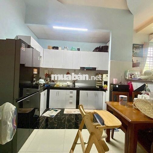 - Chủ cần tiền xoay vốn, bán gấp nhà, sổ riêng ở Tân Phú Trung 800tr