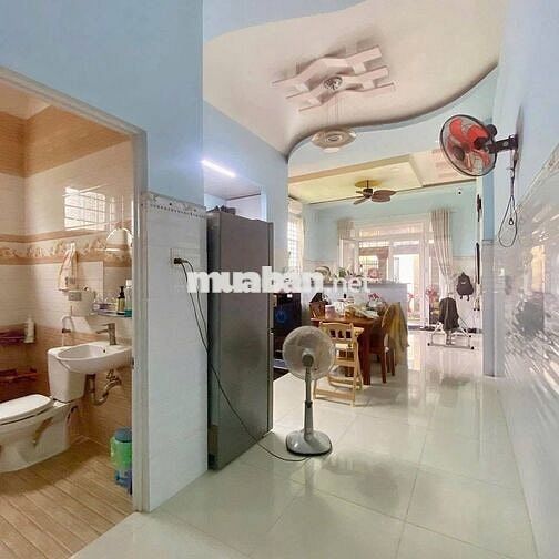 - Chủ cần tiền xoay vốn, bán gấp nhà, sổ riêng ở Tân Phú Trung 800tr