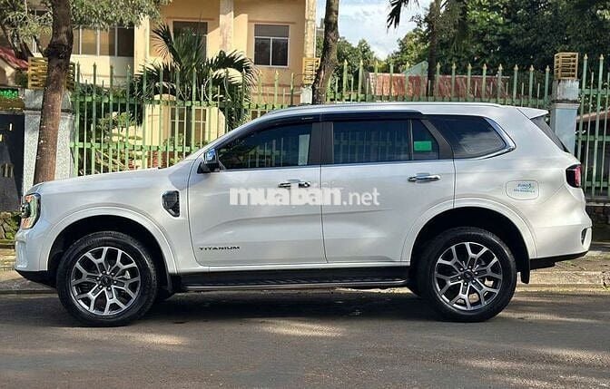 Ford Everest Titanium Plus 2.0L 4x4 AT 2025