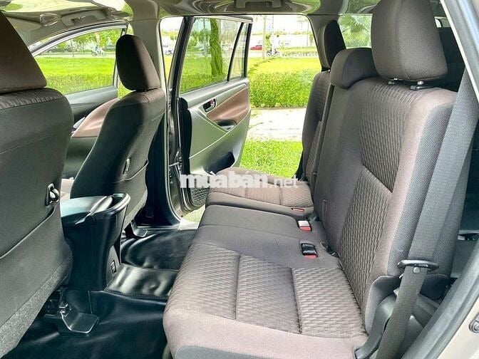 TOYOTA INNOVA E 57000 km