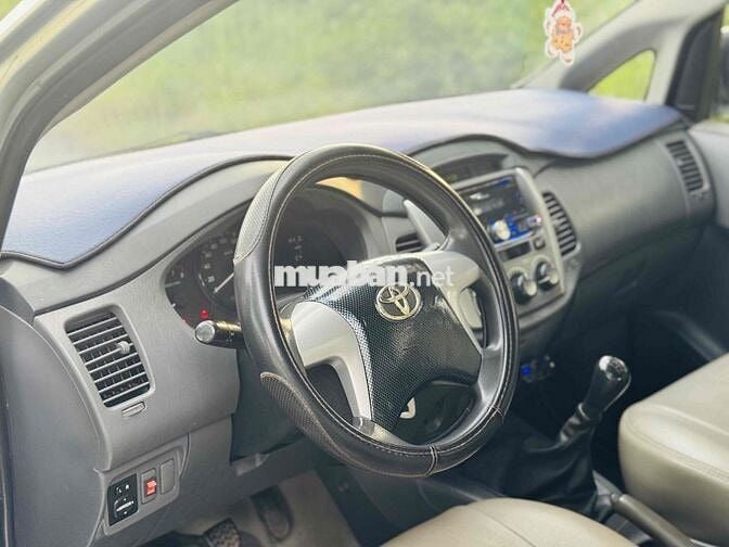 Toyota Innova 2013 2.0E - 150000 km