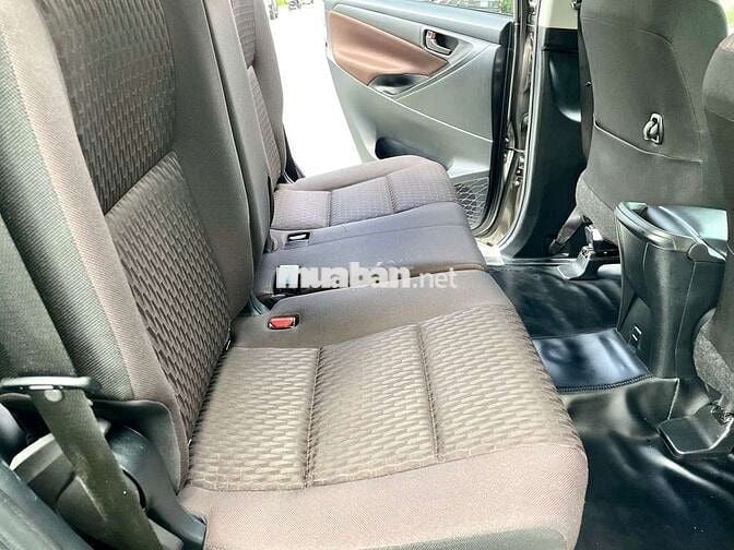 TOYOTA INNOVA E 57000 km