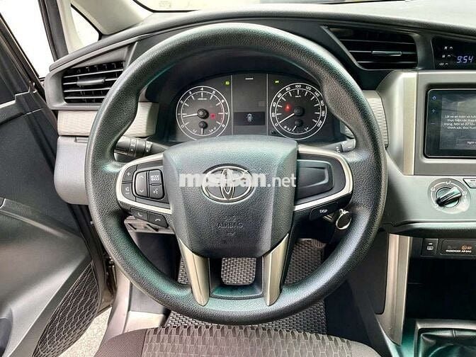TOYOTA INNOVA E 57000 km