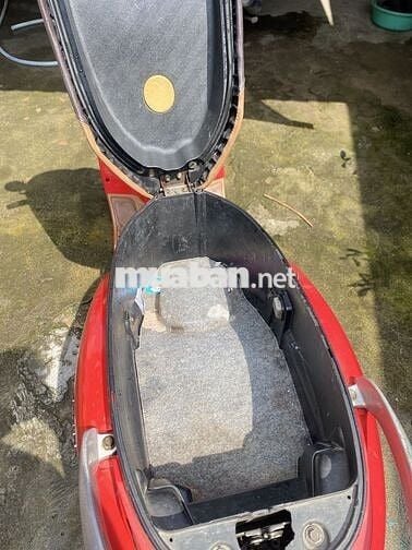 Xe máy SYM Elizabeth Fi màu đỏ