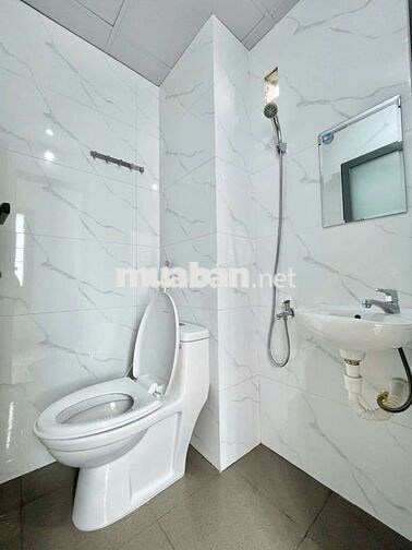 CHO THUÊ PHÒNG STUDIO FULL NỘI THẤT CỬA SỔ GẦN DH NGUYỄN TẤT THÀNH