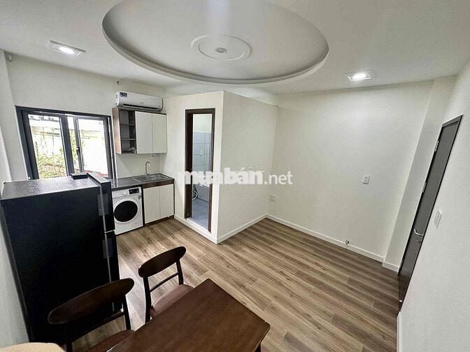 CHDV full nội thất 1pn ban công, cửa sổ máy giặt riêng ngay chợ HHT