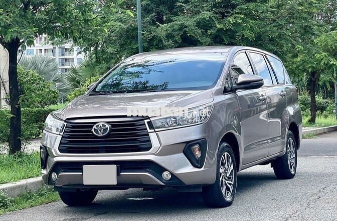 TOYOTA INNOVA E 57000 km