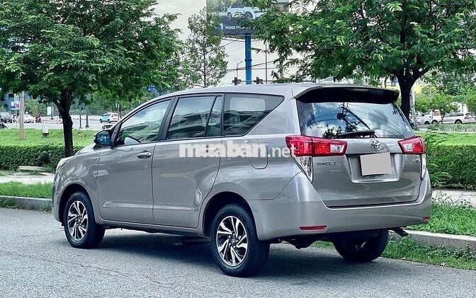 TOYOTA INNOVA E 57000 km