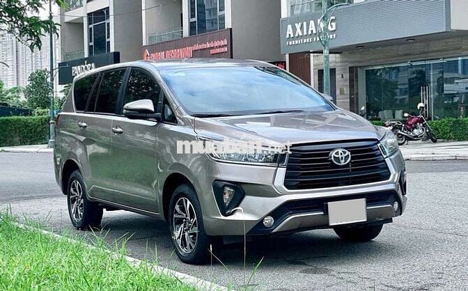 TOYOTA INNOVA E 57000 km