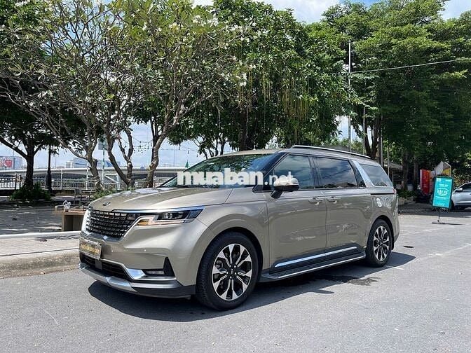 Kia Carnival 2.2D Signature 2021 xe đẹp, màu HOT