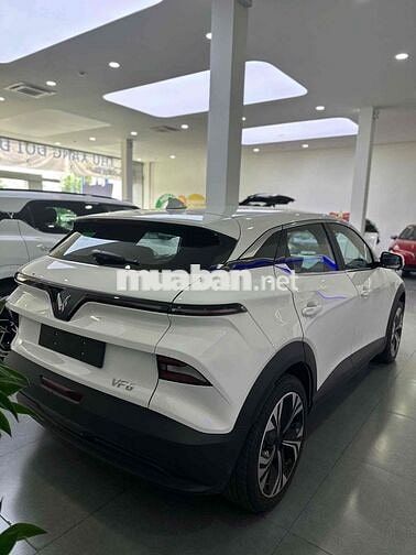 Vinfast VF6 plus xám, trắng nội thất nâu giao ngay