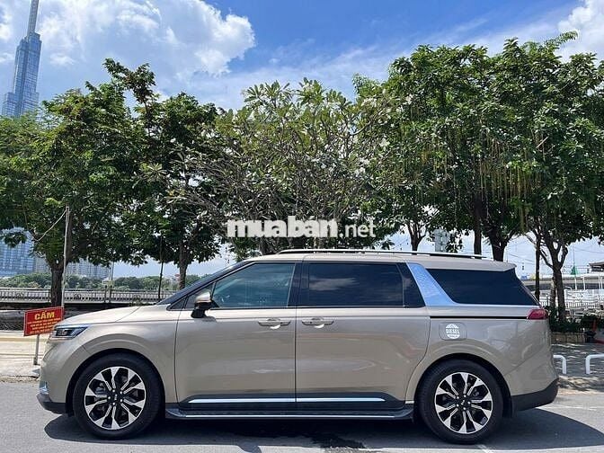 Kia Carnival 2.2D Signature 2021 xe đẹp, màu HOT