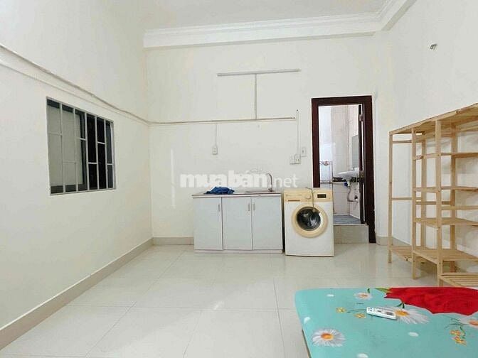 LÊ HỒNG PHONG, P1, QUẬN 10 (cách UEH 1,5km , cách CĐ Kinh tế 550M,