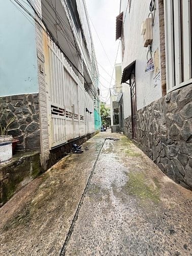 Bán nhà 2 tầng, 666/10/2/4 Lê Trọng Tấn, Ngay Cầu Bưng