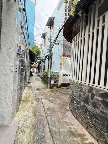 Bán nhà 2 tầng, 666/10/2/4 Lê Trọng Tấn, Ngay Cầu Bưng