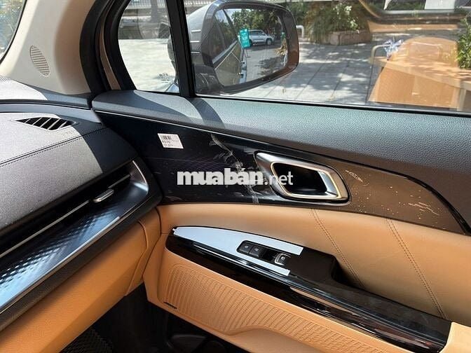 Kia Carnival 2.2D Signature 2021 xe đẹp, màu HOT