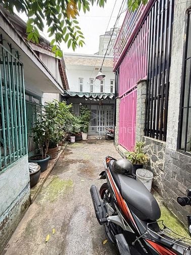 Bán nhà 2 tầng, 666/10/2/4 Lê Trọng Tấn, Ngay Cầu Bưng