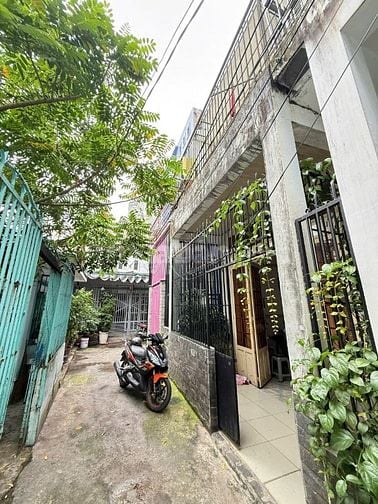 Bán nhà 2 tầng, 666/10/2/4 Lê Trọng Tấn, Ngay Cầu Bưng