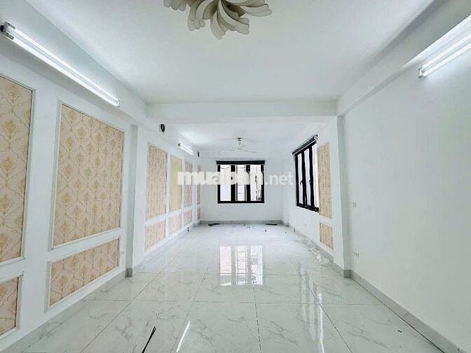 Phố Nguyễn Khang - Cần Bán luôn - Nhà 7 tầng Có thang máy - Kinh doanh