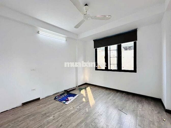 Phố Nguyễn Khang - Cần Bán luôn - Nhà 7 tầng Có thang máy - Kinh doanh
